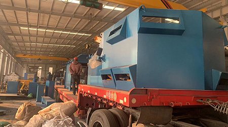 內(nèi)蒙古客戶定制Q6918輥道拋丸機發(fā)貨現(xiàn)場